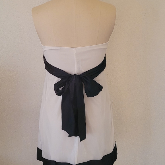 Beautiful  short dress - Picture 2 of 3